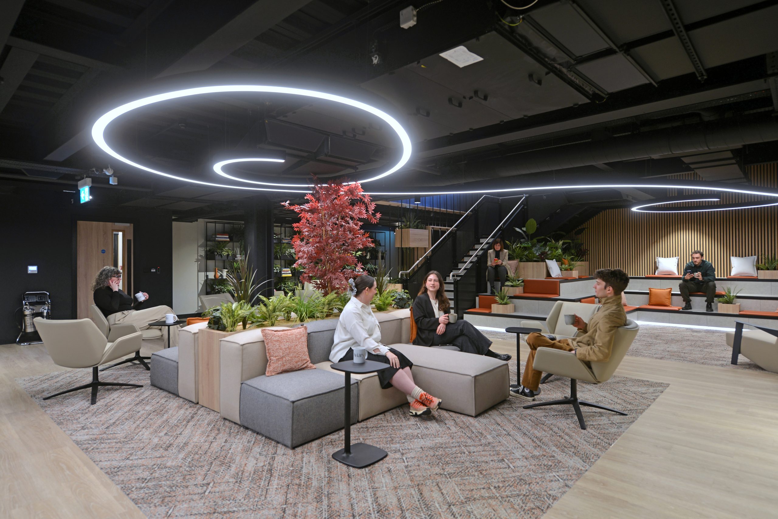 Aviary Business Lounge scaled