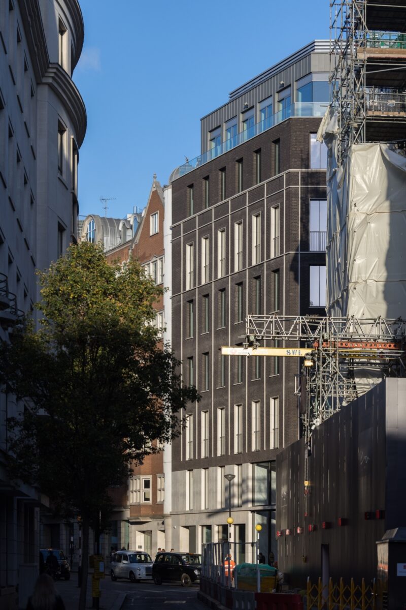 61 Curzon Street 081